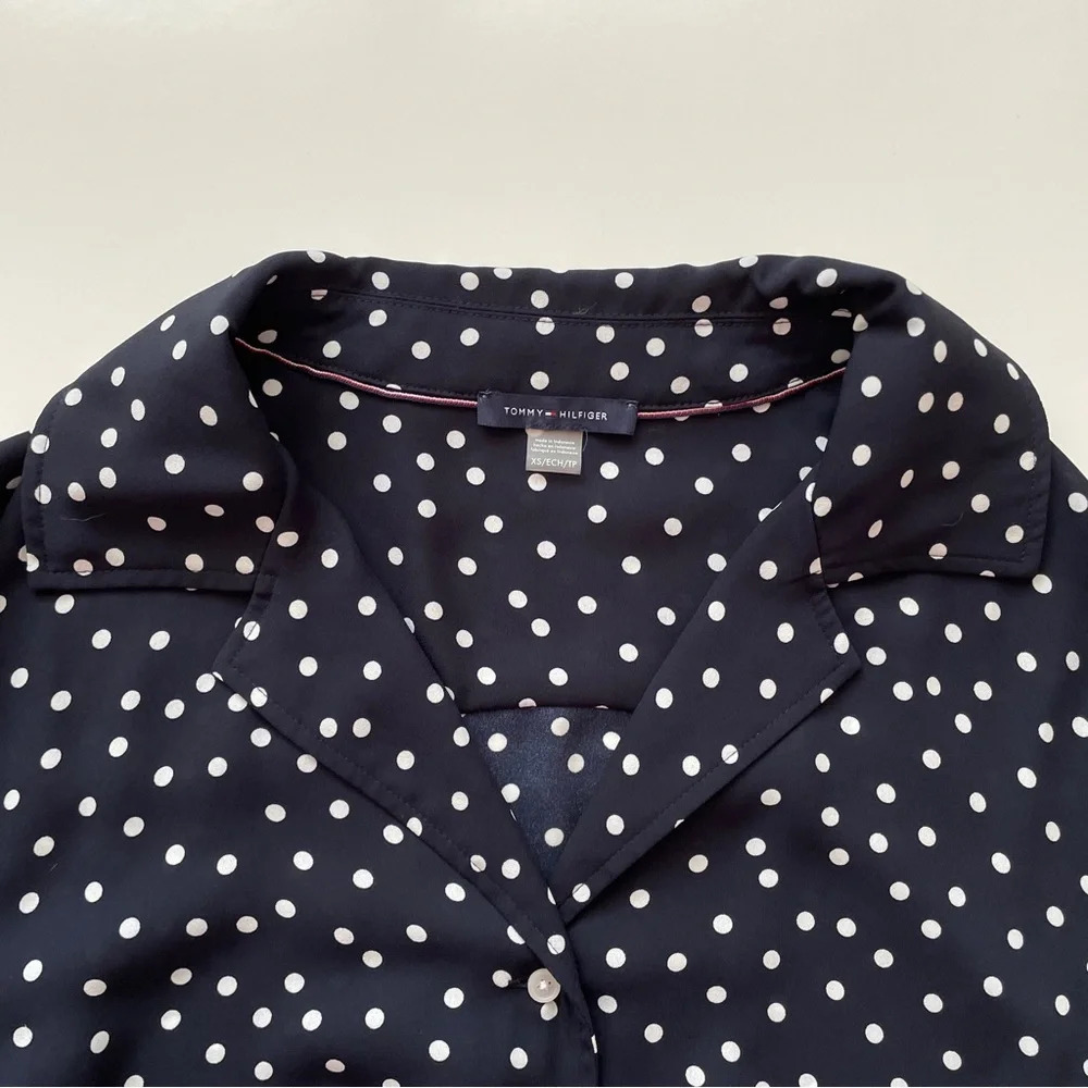Tommy Hilfiger Navy Polka Dot Short-sleeve Front Tie Blouse Size XS - Picture 3 of 11